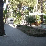 B&B Promenade Hotel Simple Con Piscina