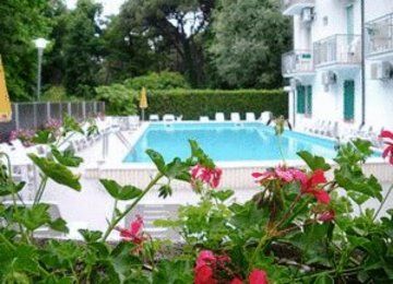 Hotel Promenade Simple Con Piscina 3*